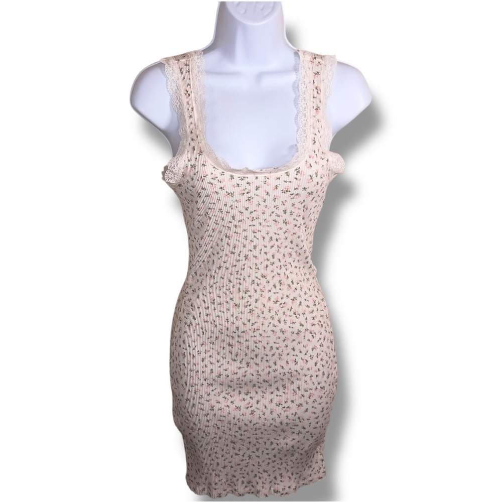 Medium Fitted Divided H&M Ivory Cream Pink Floral Dress Lace Trim Coquette